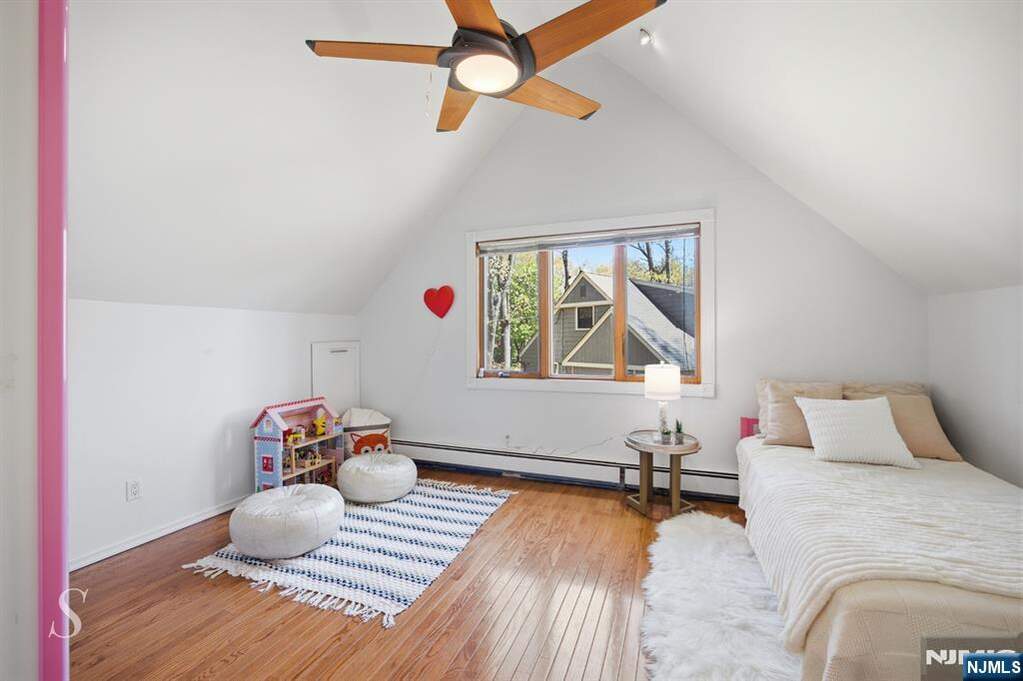 4 Bedroom Single Family Home/House's Image 20