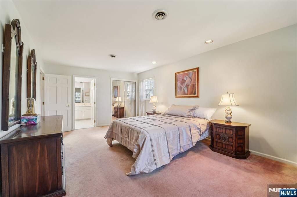 4 Bedroom Single Family Home/House's Image 16