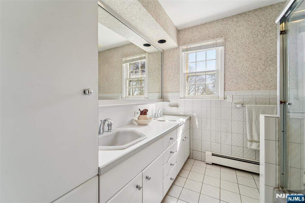 4 Bedroom Single Family Home/House's Image 19