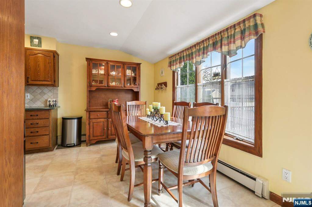 4 Bedroom Single Family Home/House's Image 8