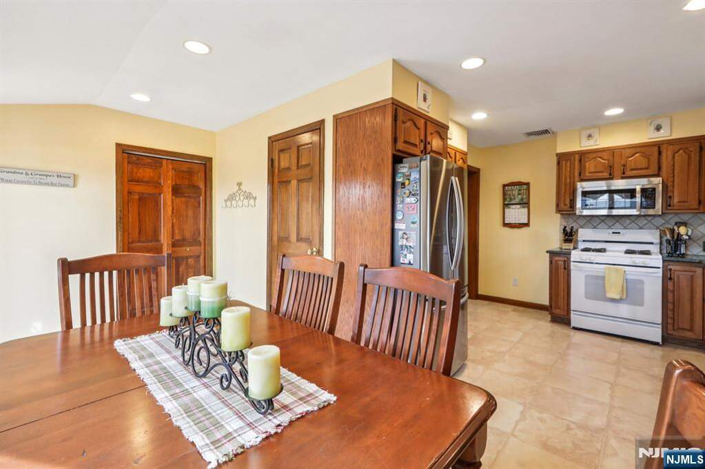 4 Bedroom Single Family Home/House's Image 10