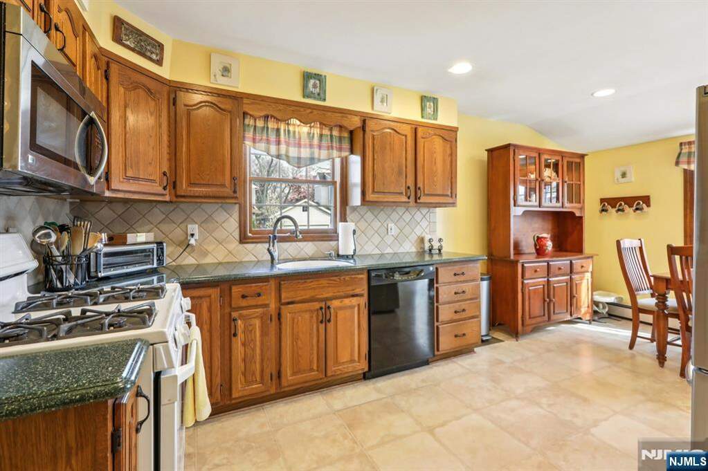 4 Bedroom Single Family Home/House's Image 11