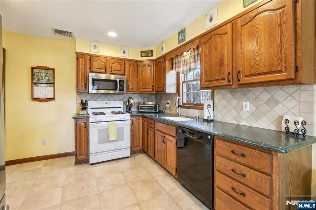 4 Bedroom Single Family Home/House's Image 13