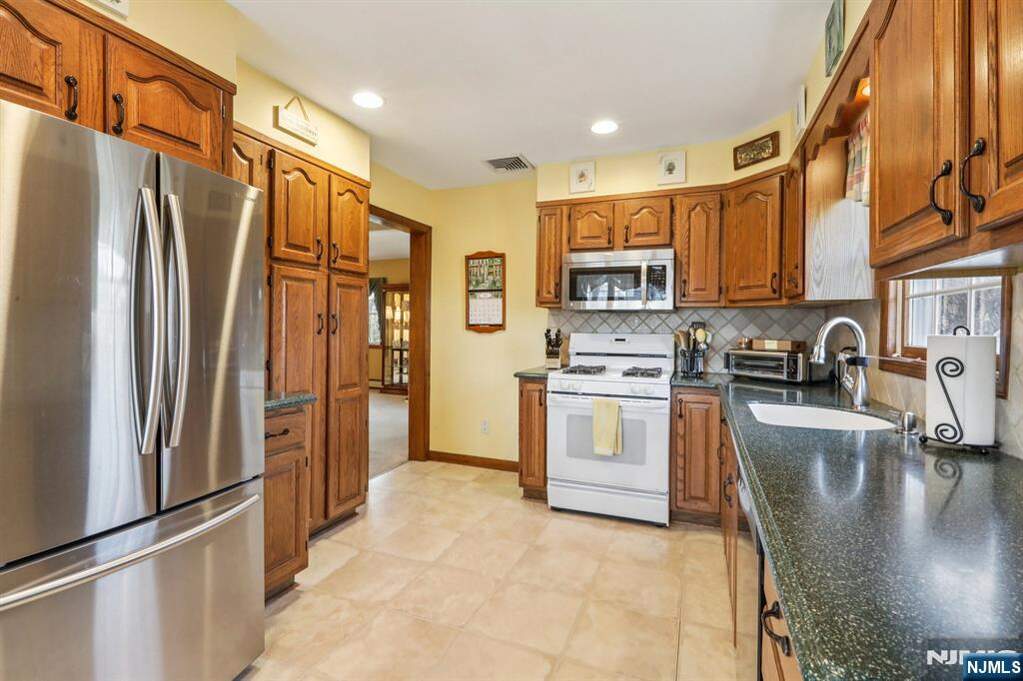 4 Bedroom Single Family Home/House's Image 14