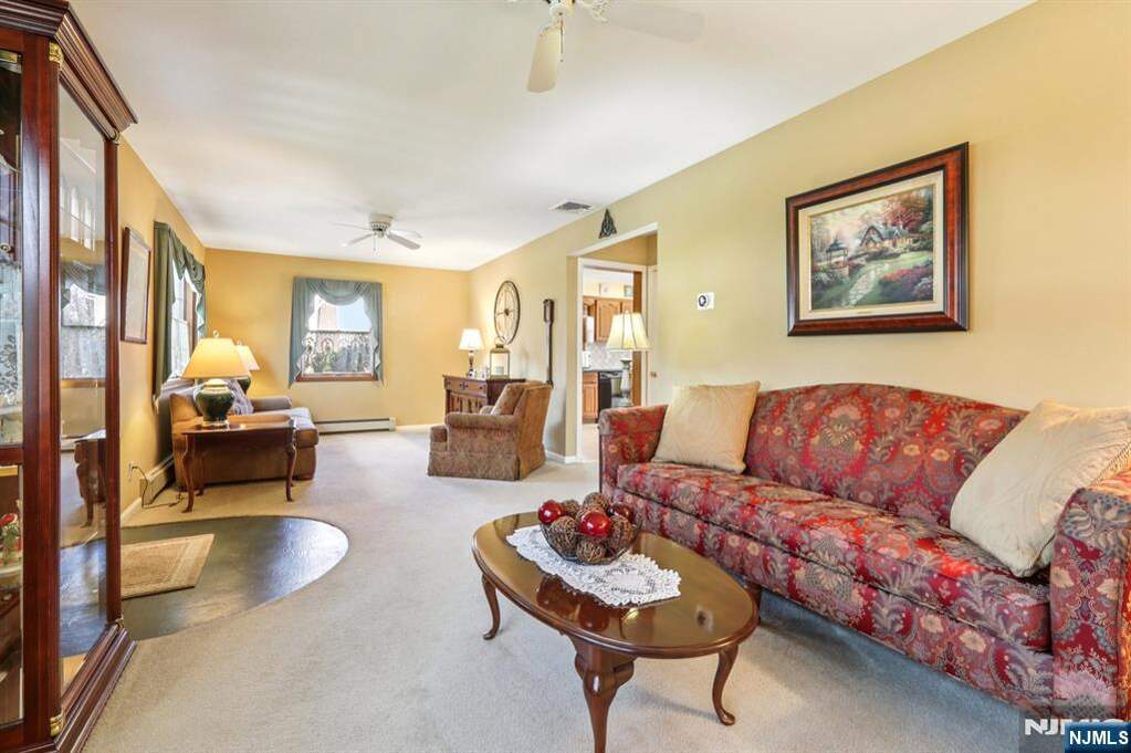4 Bedroom Single Family Home/House's Image 15