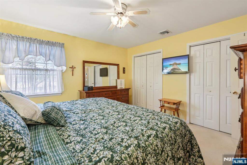 4 Bedroom Single Family Home/House's Image 33