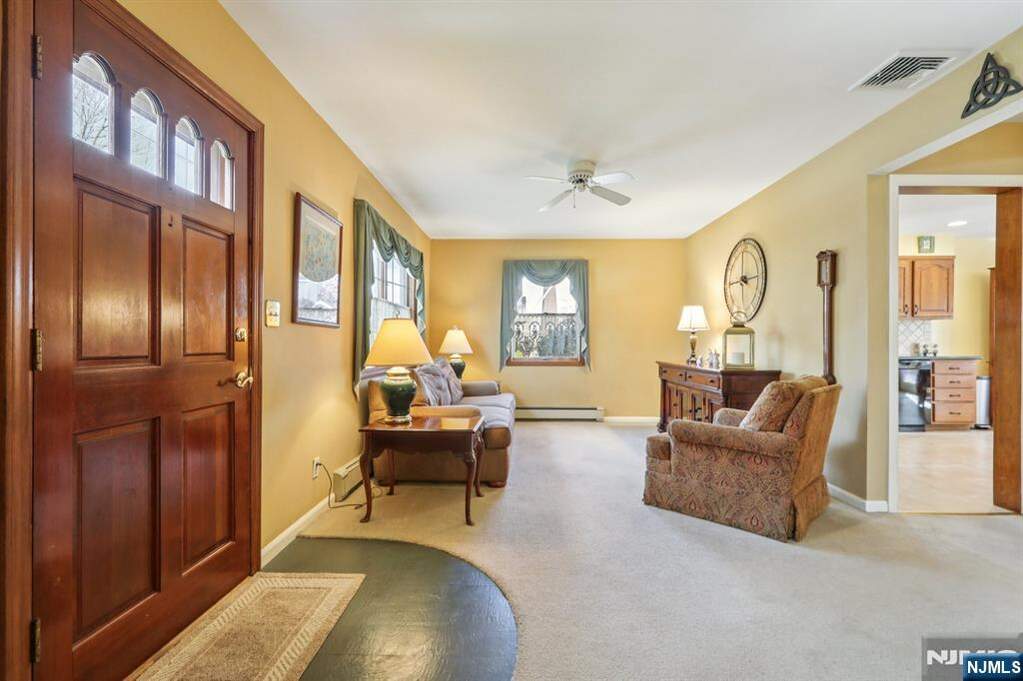 4 Bedroom Single Family Home/House's Image 4