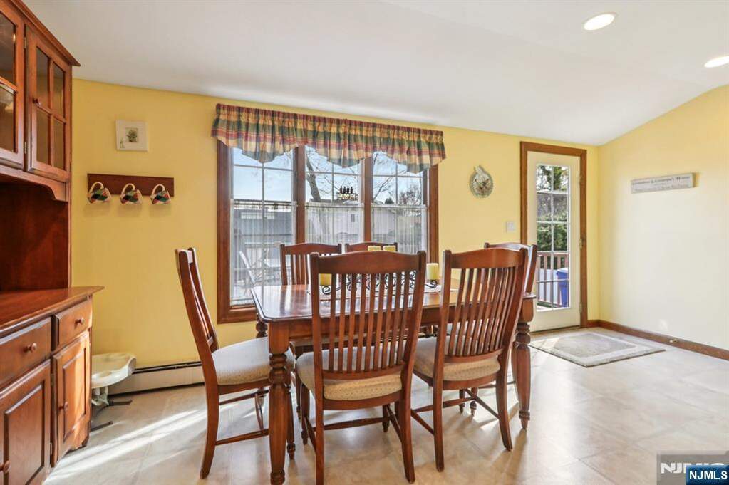 4 Bedroom Single Family Home/House's Image 6