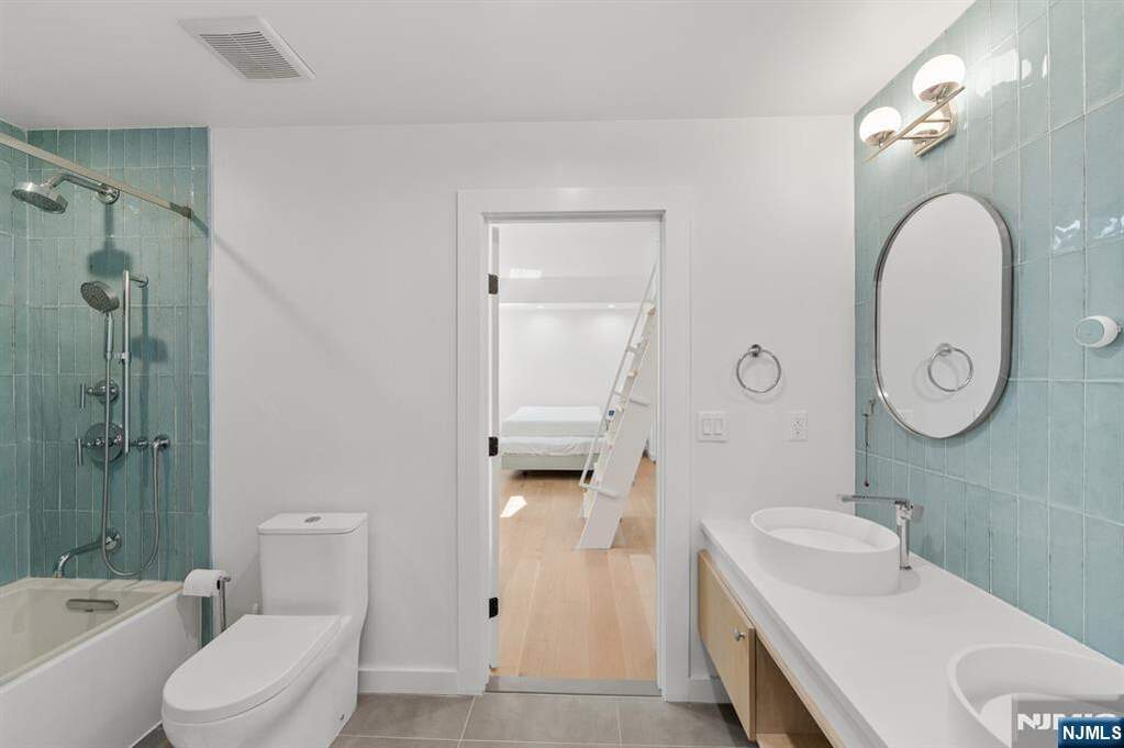 4 Bedroom Single Family Home/House's Image 11