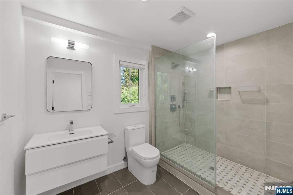 4 Bedroom Single Family Home/House's Image 12