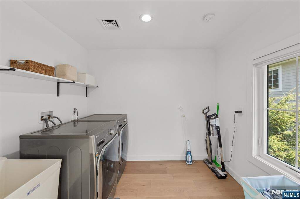 4 Bedroom Single Family Home/House's Image 14