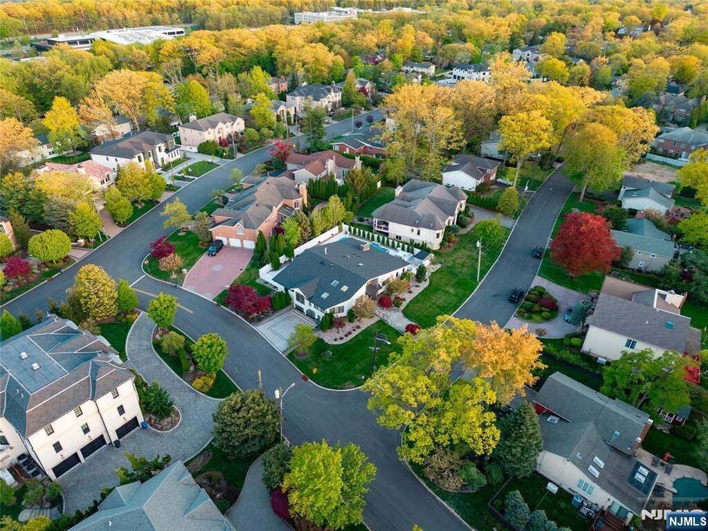 6 Bedroom Single Family Home/House's Image 47