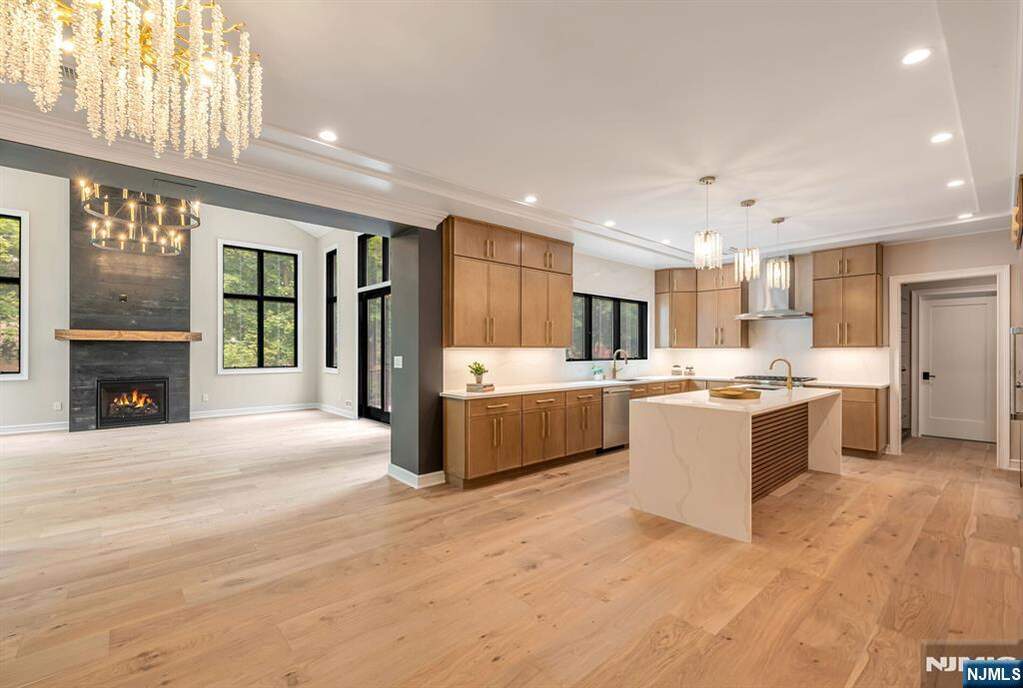 5 Bedroom Single Family Home/House's Image 10