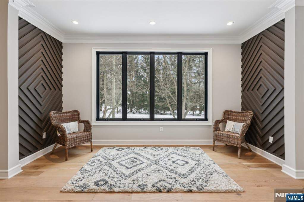 5 Bedroom Single Family Home/House's Image 12