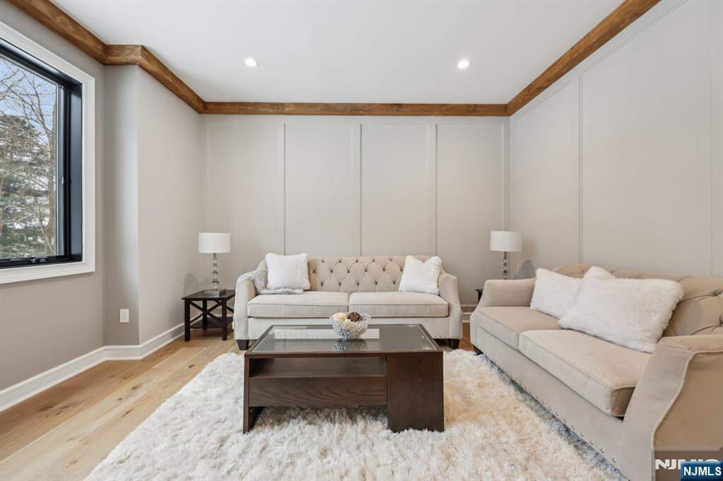 5 Bedroom Single Family Home/House's Image 14