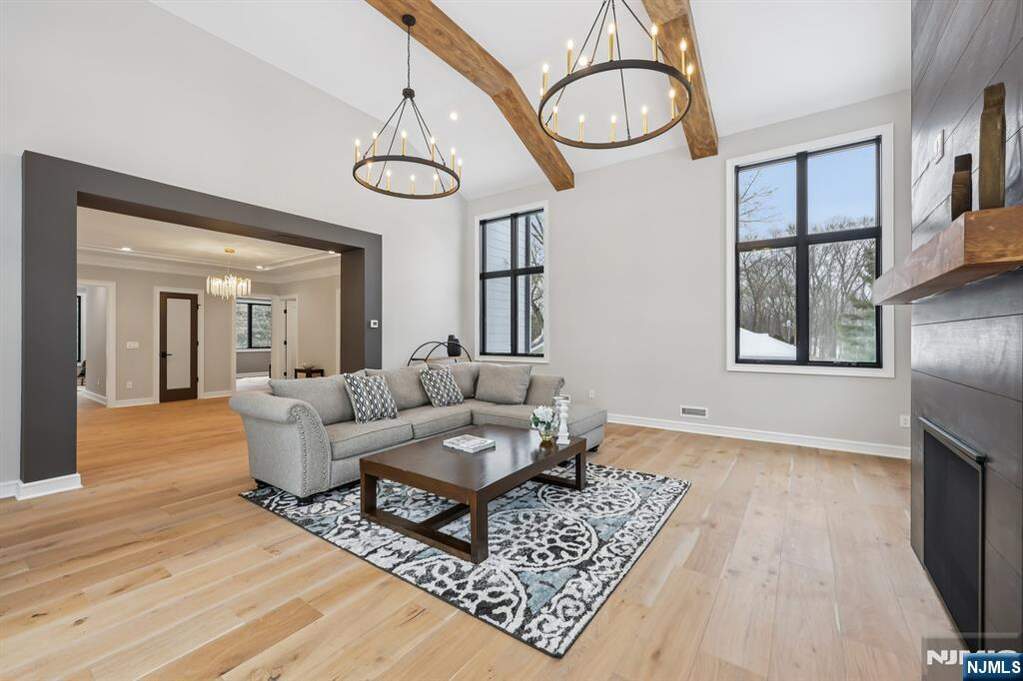 5 Bedroom Single Family Home/House's Image 18