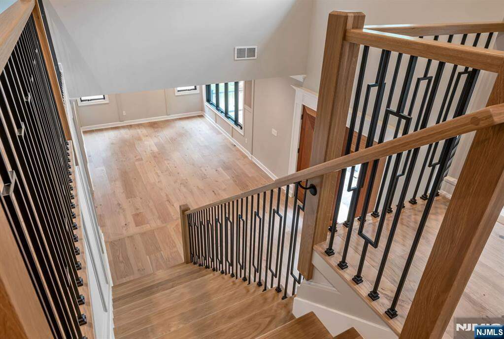 5 Bedroom Single Family Home/House's Image 27