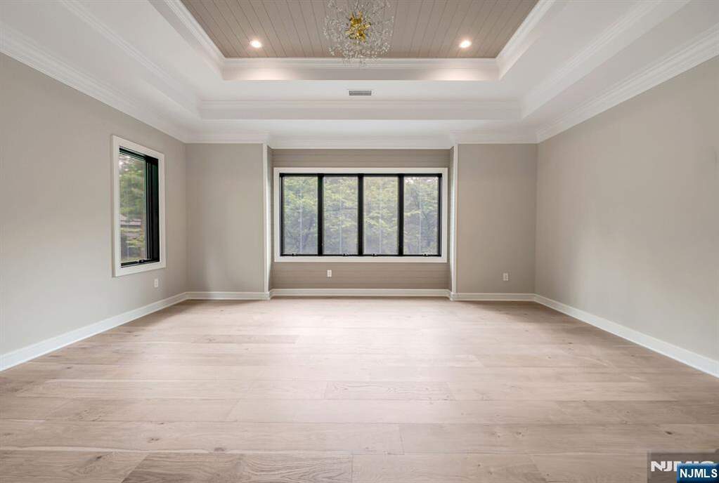 5 Bedroom Single Family Home/House's Image 29