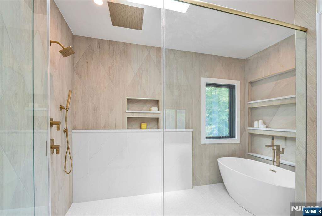 5 Bedroom Single Family Home/House's Image 31