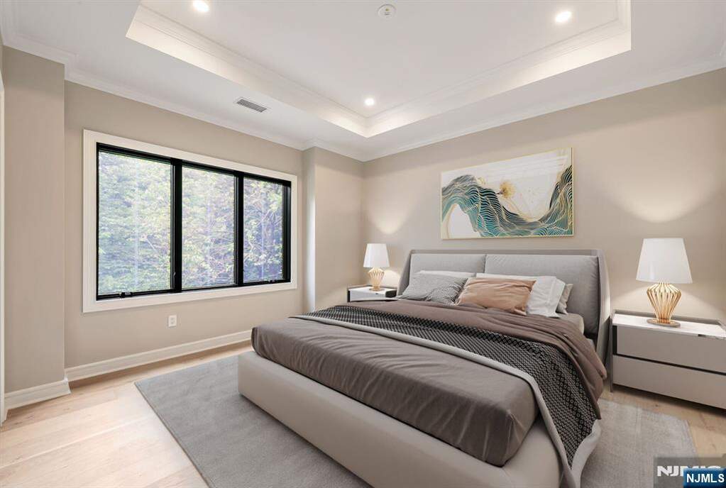 5 Bedroom Single Family Home/House's Image 34