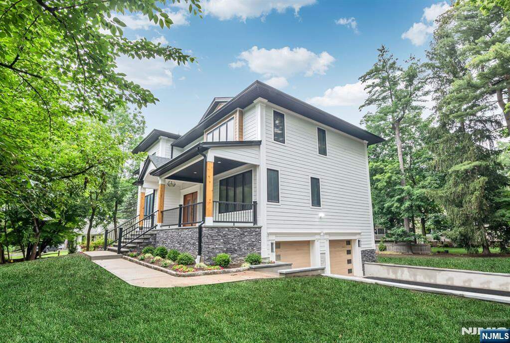 5 Bedroom Single Family Home/House's Image 36
