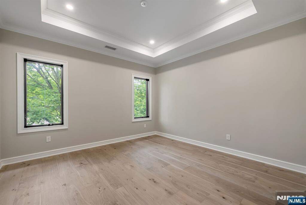 5 Bedroom Single Family Home/House's Image 37