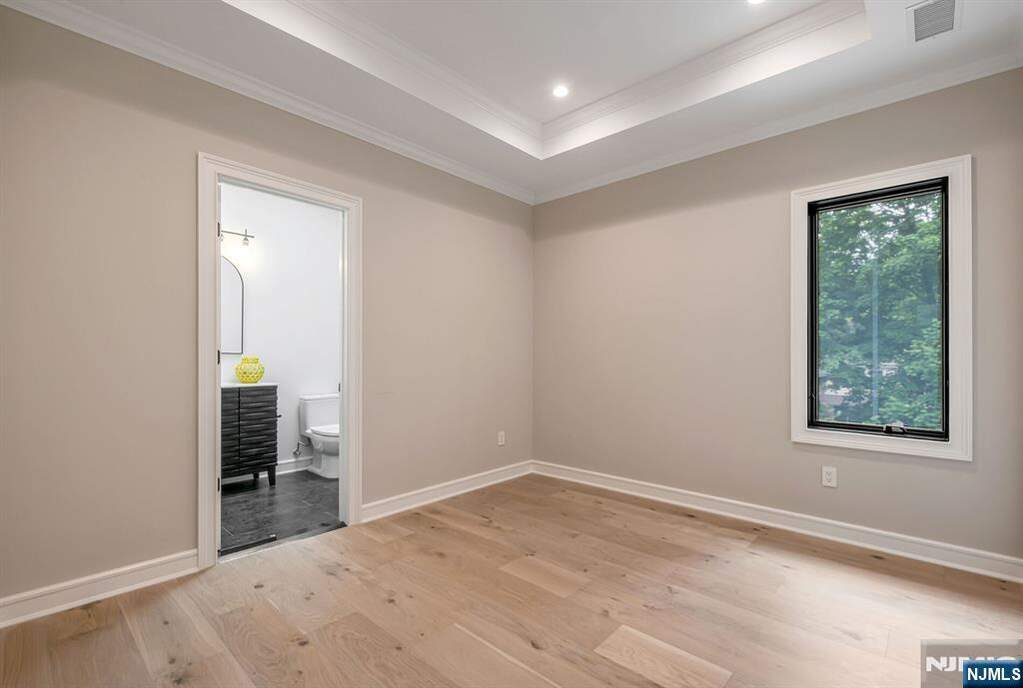 5 Bedroom Single Family Home/House's Image 39