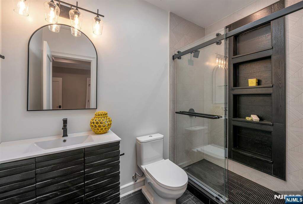 5 Bedroom Single Family Home/House's Image 40