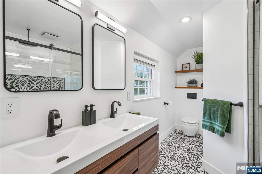 4 Bedroom Single Family Home/House's Image 22