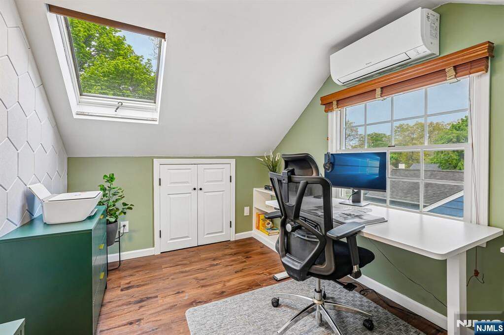 4 Bedroom Single Family Home/House's Image 26