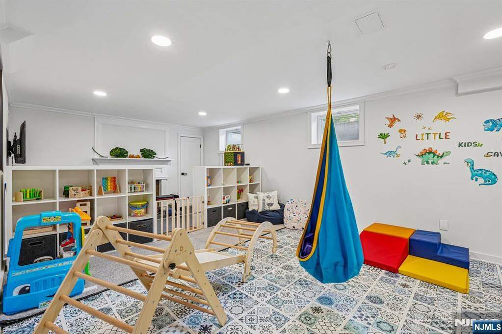 4 Bedroom Single Family Home/House's Image 27