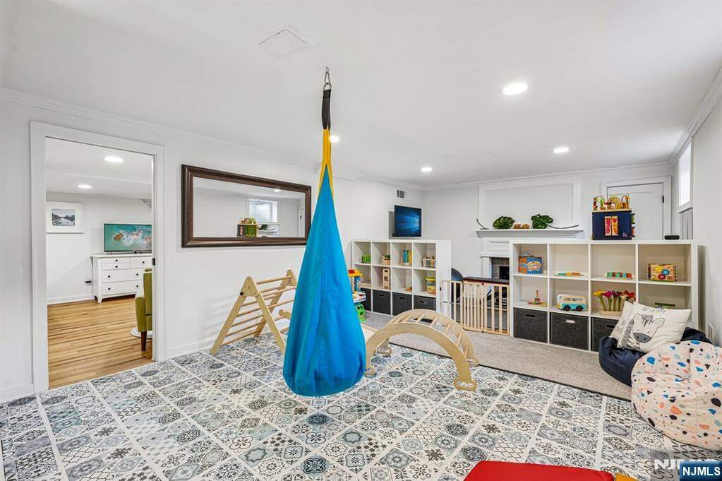4 Bedroom Single Family Home/House's Image 28