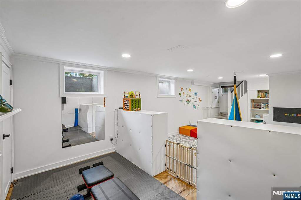 4 Bedroom Single Family Home/House's Image 29