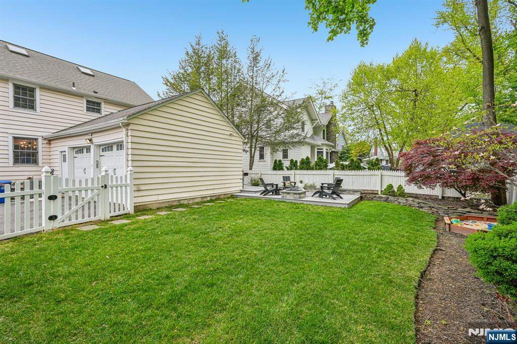 4 Bedroom Single Family Home/House's Image 37