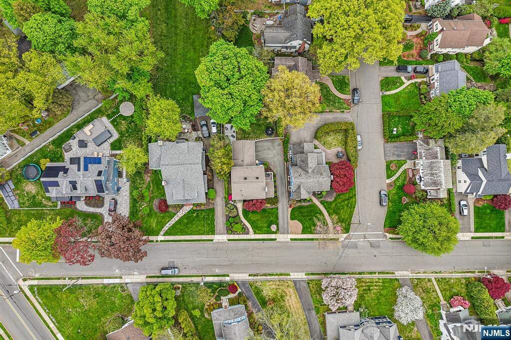 4 Bedroom Single Family Home/House's Image 38