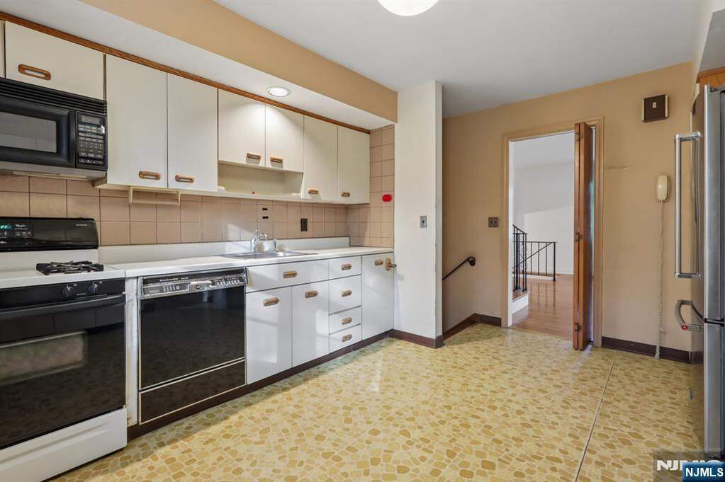 3 Bedroom Single Family Home/House's Image 10
