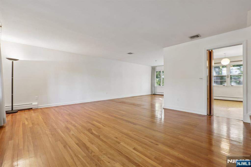 3 Bedroom Single Family Home/House's Image 11