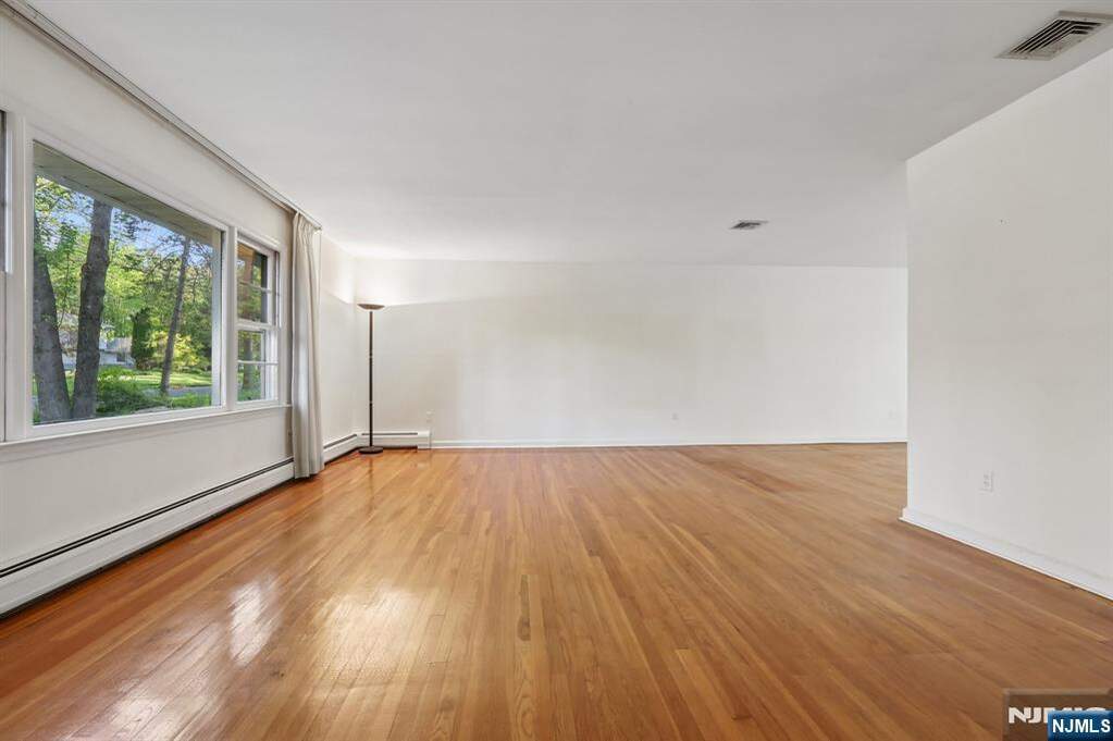 3 Bedroom Single Family Home/House's Image 14