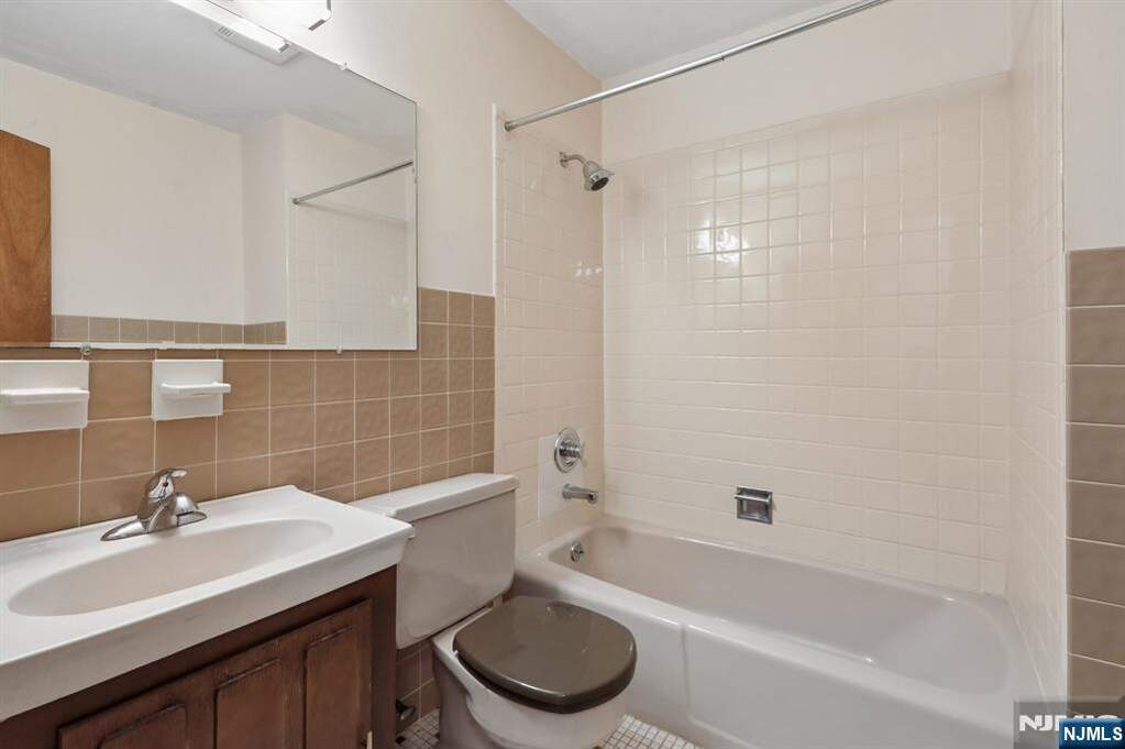 3 Bedroom Single Family Home/House's Image 23