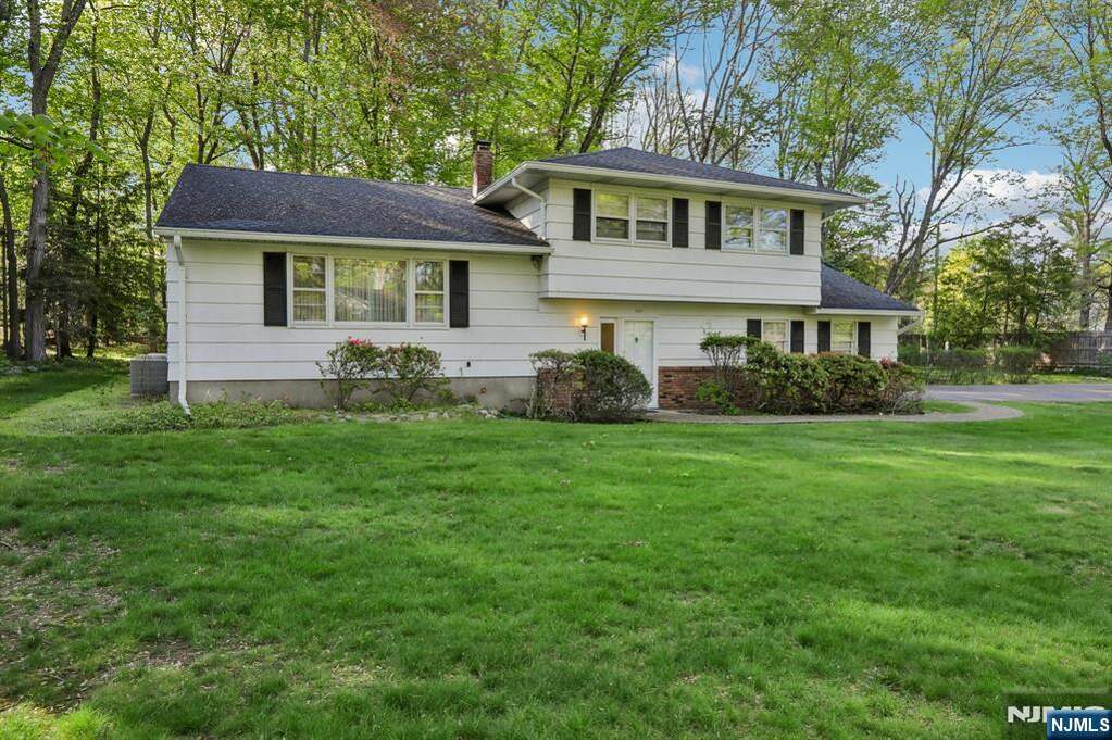3 Bedroom Single Family Home/House's Image 32