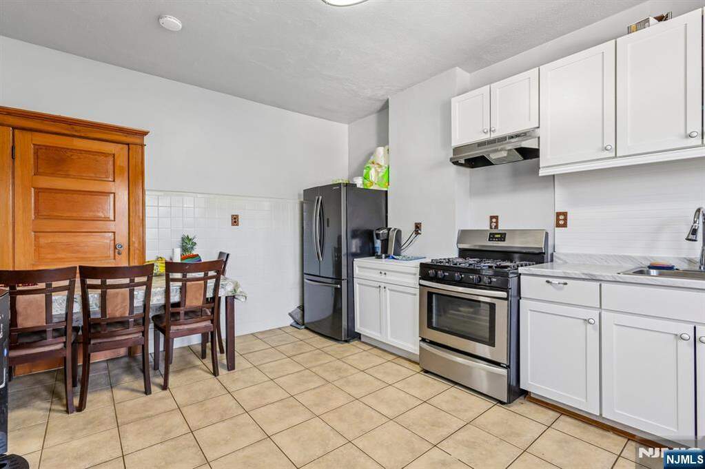4 Bedroom Single Family Home/House's Image 8