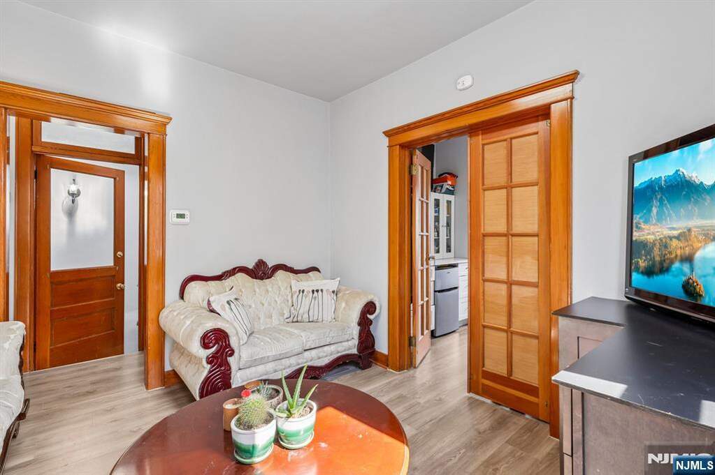 4 Bedroom Single Family Home/House's Image 3