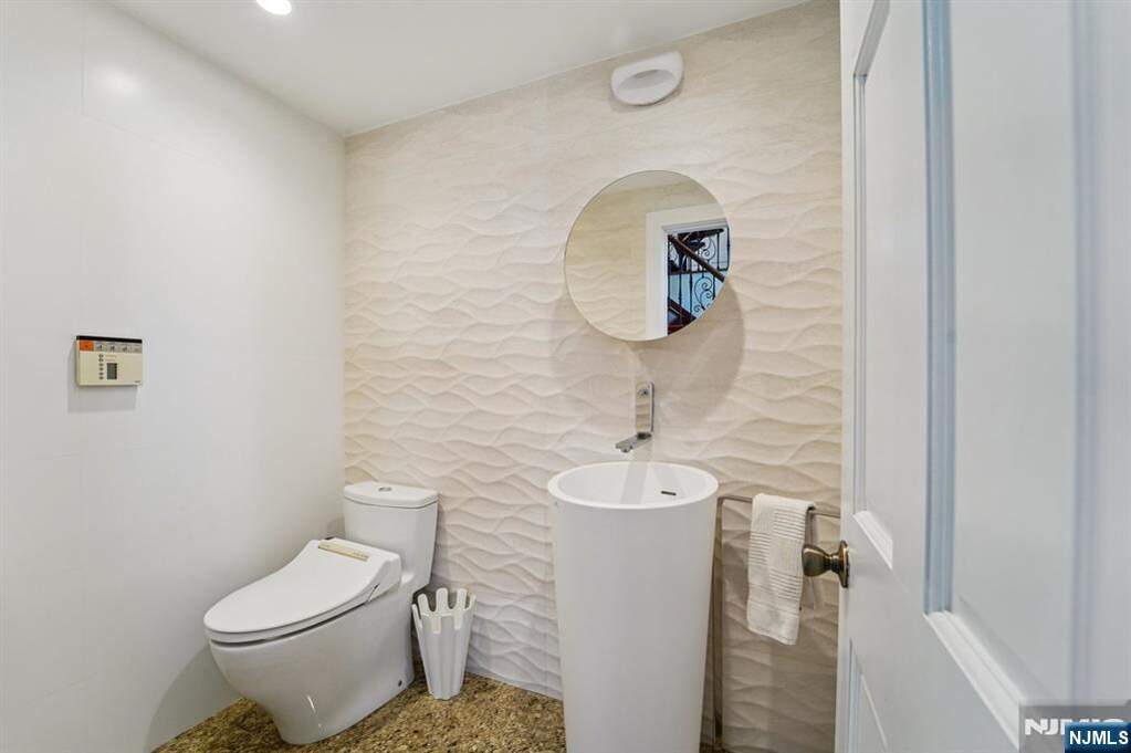 5 Bedroom Single Family Home/House's Image 15
