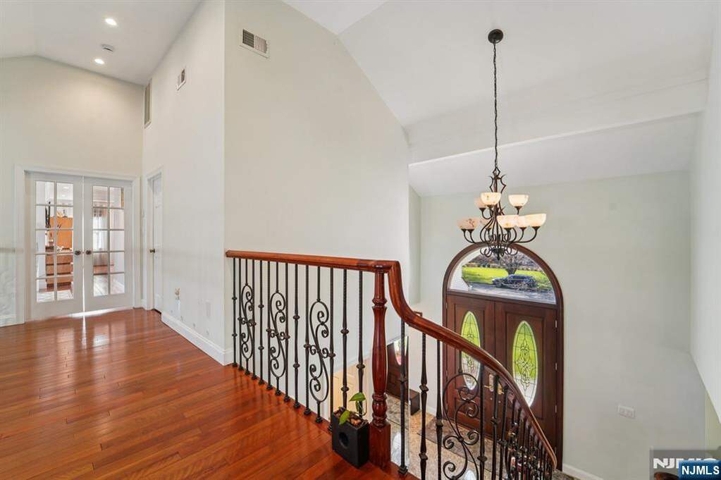 5 Bedroom Single Family Home/House's Image 22