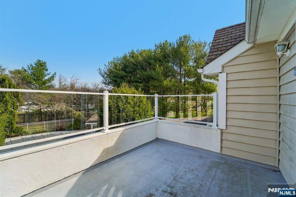 5 Bedroom Single Family Home/House's Image 25