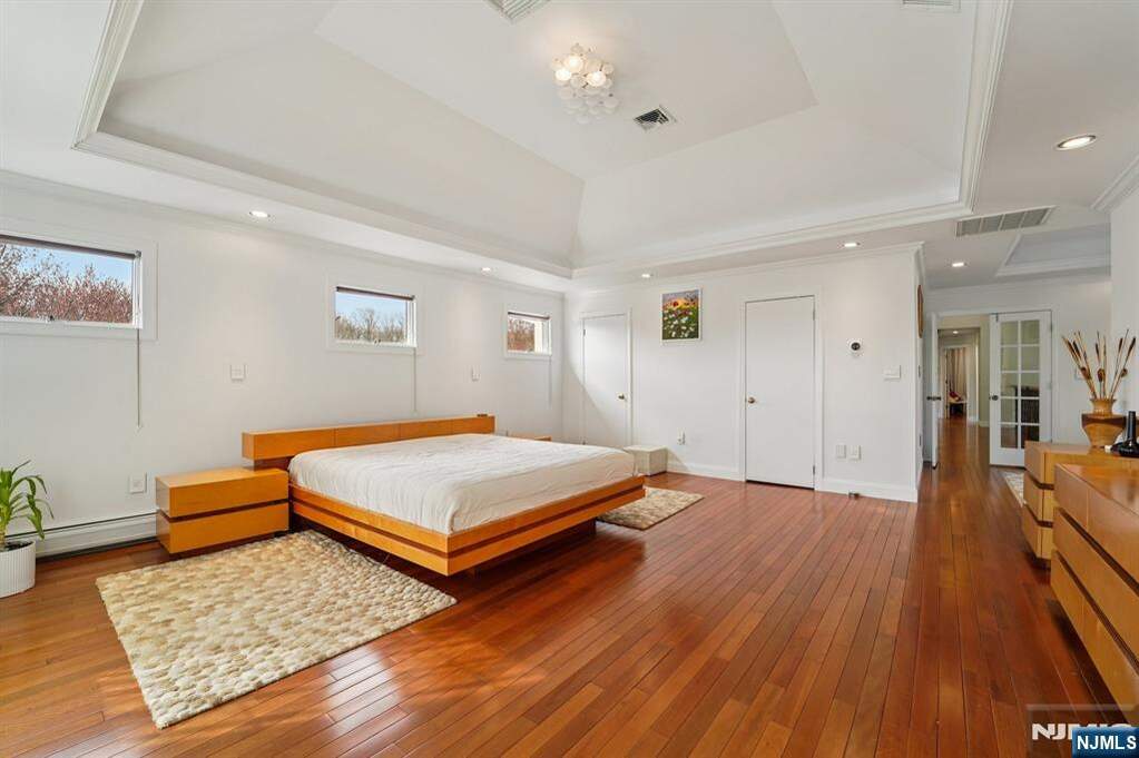 5 Bedroom Single Family Home/House's Image 28