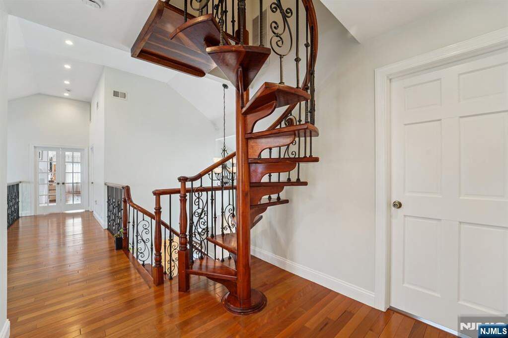 5 Bedroom Single Family Home/House's Image 30