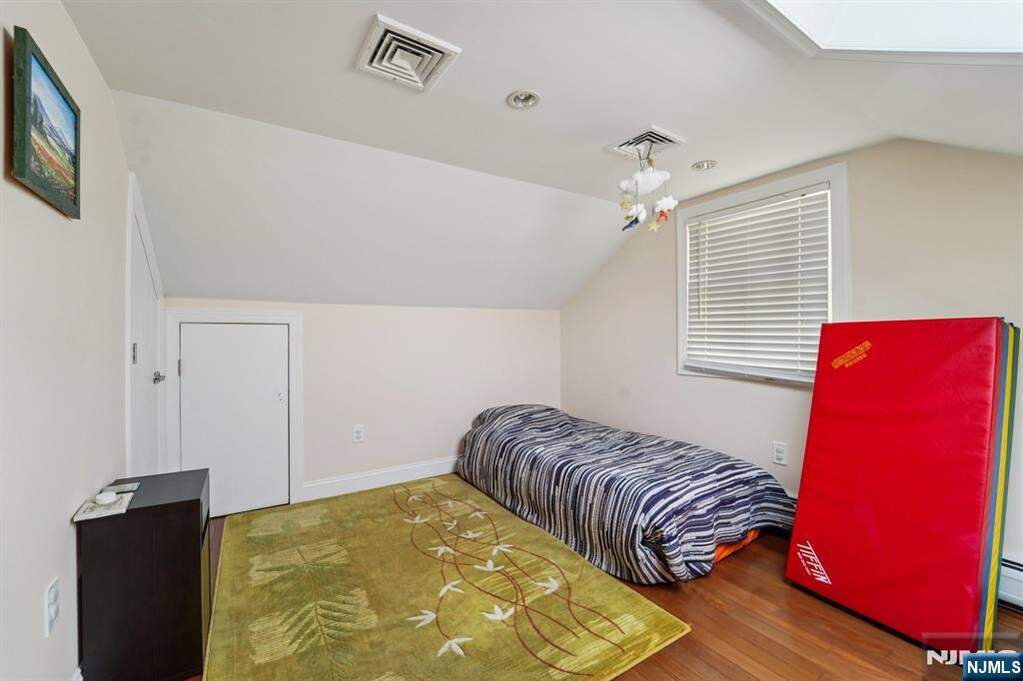 5 Bedroom Single Family Home/House's Image 31