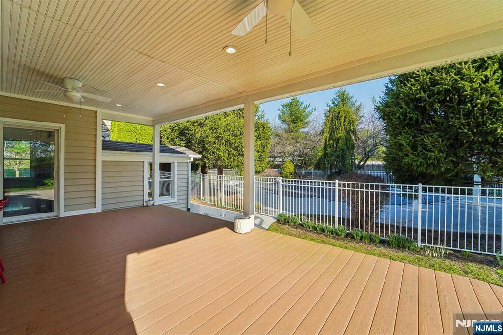 5 Bedroom Single Family Home/House's Image 34