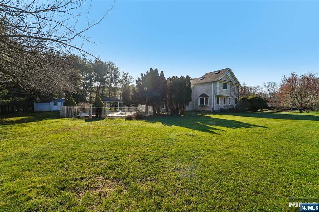 5 Bedroom Single Family Home/House's Image 35